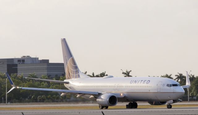 Boeing 737-800 (N27239)