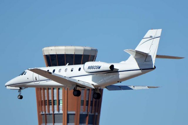 Cessna Citation Sovereign (N860SM) - Cessna 680 Citation Sovereign N860SM at Phoenix Sky Harbor on January 24, 2016. It was built in 2008. Its construction number is 680-0255. 