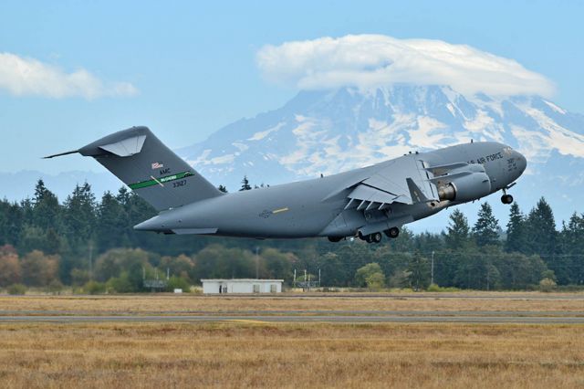 Boeing Globemaster III (N33127) - USAF C-17 with Mt. Rainer in the background