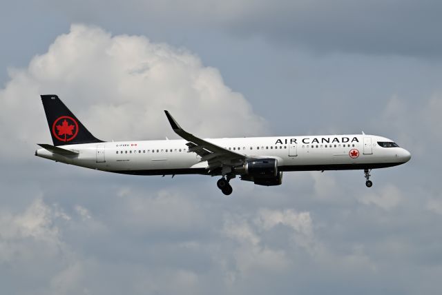 Airbus A321 (C-FCEU)