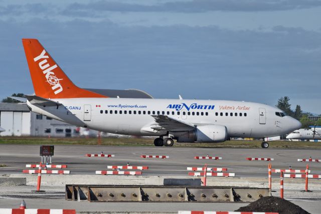 Boeing 737-500 (C-GANJ)