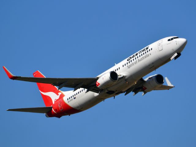 Boeing 737-800 (VH-VXH) - Getting airborne off runway 23 on a beautiful Adelaide autumn day. Thursday 12th April 2012.