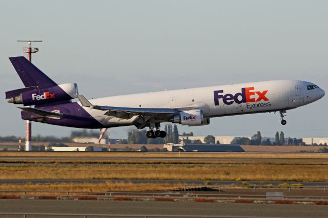 Boeing MD-11 (N572FE)