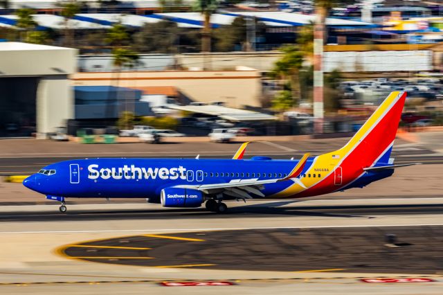 Boeing 737-800 (B738) - A Southwest Airlines 737-800 landing at PHX on 2/28/23. Taken with a Canon R7 and Canon EF 100-400 L ii lens.