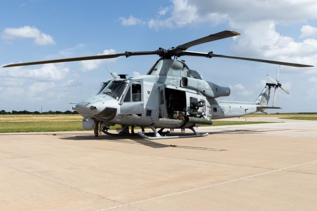 BELL UH-1Y (16-9283) - UH1Y Venom from HMLA-773 stopped at Kickapoo for fuel.