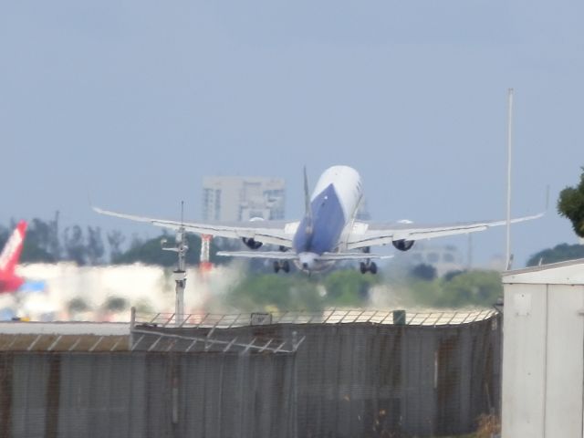 BOEING 767-300 (CC-CZU)