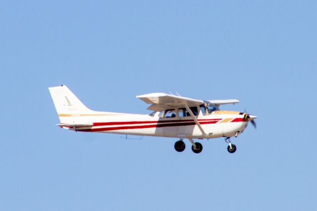 Cessna Skyhawk (N6396D)