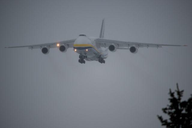 Antonov An-124 Ruslan (UR-82073)