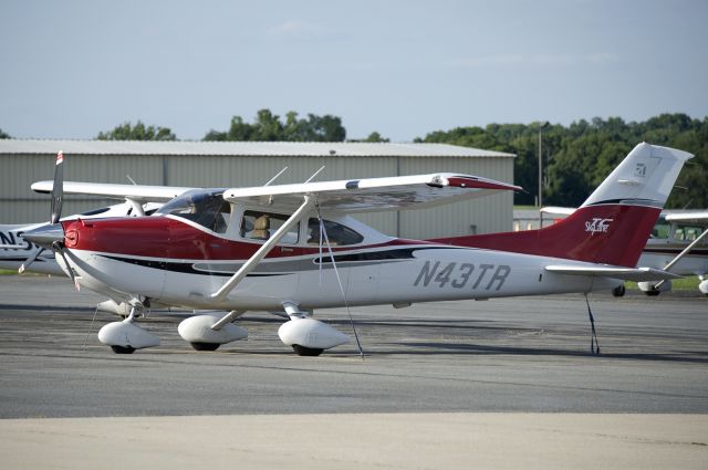 Cessna Skylane (N43TR) - Seen at KFDK on 7/14/2011