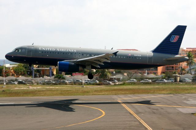 Airbus A320 (N413UA)