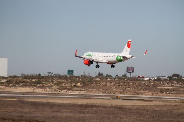 Airbus A320 (XA-VAT) - FINAL APPROACH 27 MMTJ