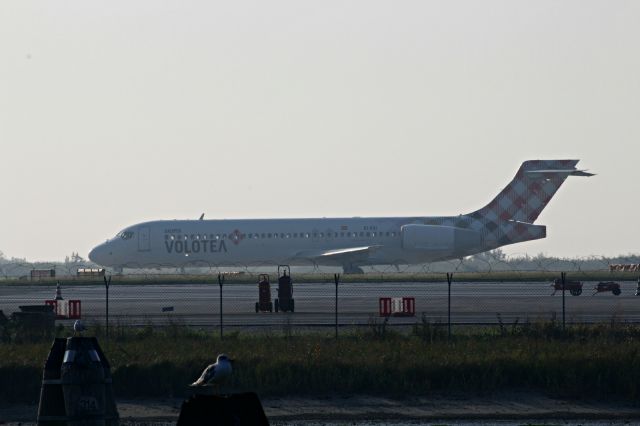 EI-EXI — - Early morning takeoff in Venice Marco Polo Airport with some fog