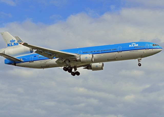 Boeing MD-11 —