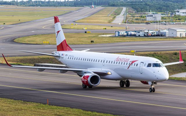 EMBRAER 195 (OE-LWE)