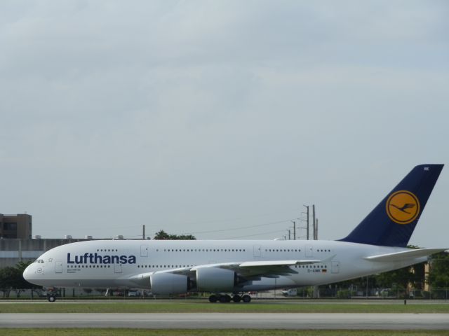 Airbus A380-800 (D-AIMK)