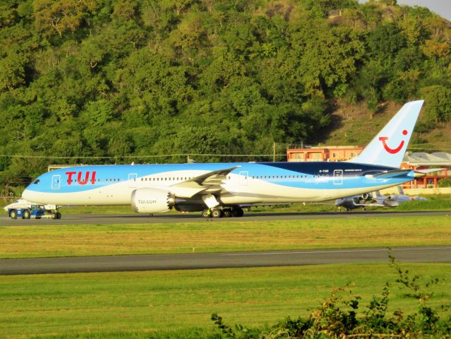 Boeing 787-9 Dreamliner (G-TUIK)