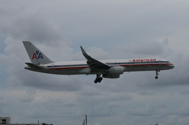 Boeing 757-200 (N179AA)