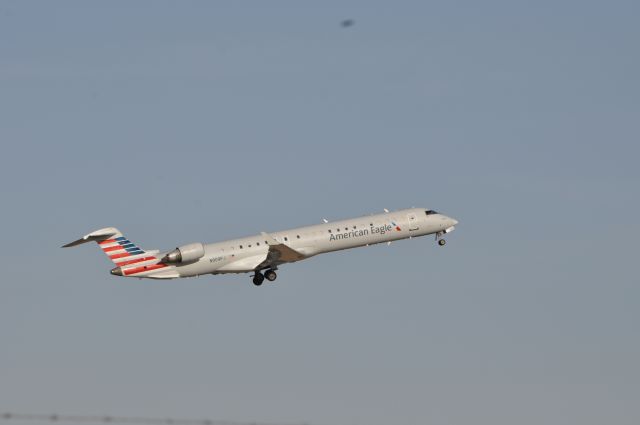 Canadair Regional Jet CRJ-200 (N909FJ)