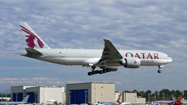 Boeing 777-200 (A7-BFN) - BOE209 on short final to Rwy 16R to complete a C1 flight on 9.7.18. (ln 1566 / cn 62771). 