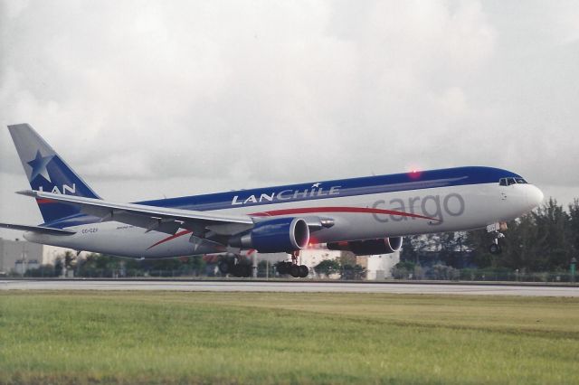 BOEING 767-300 (CC-CZY)