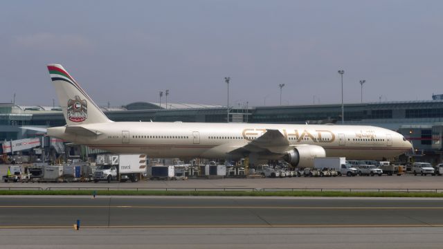 BOEING 777-300 (A6-ETG) - Etihad Airways Boeing 777-3FX(ER) A6-ETG in Toronto 