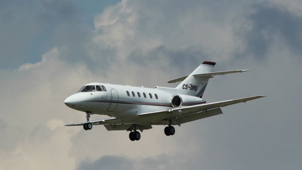 Hawker 800 (CS-DRQ)