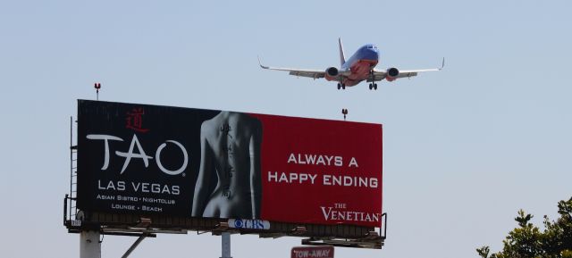 BOEING 737-300 (N638SW) - Southwest 737-3H4 on short final for 24R at Los Angeles International Airport