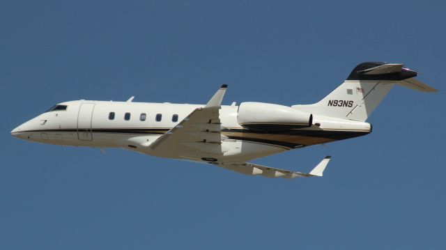 Bombardier Challenger 300 (N93NS)