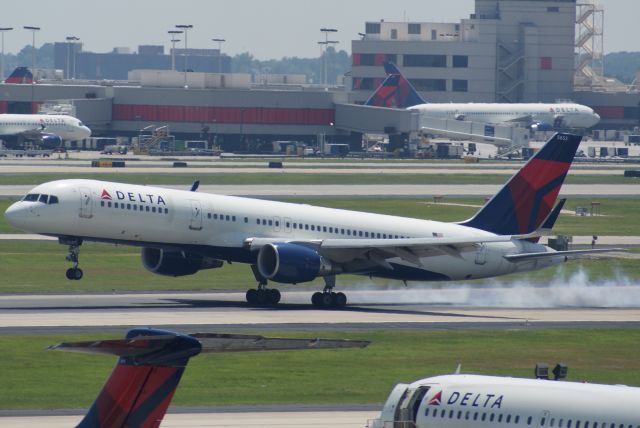 Boeing 757-200 (N553NW)