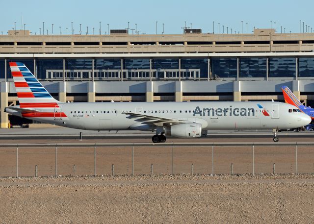 Airbus A321 (N551UW)