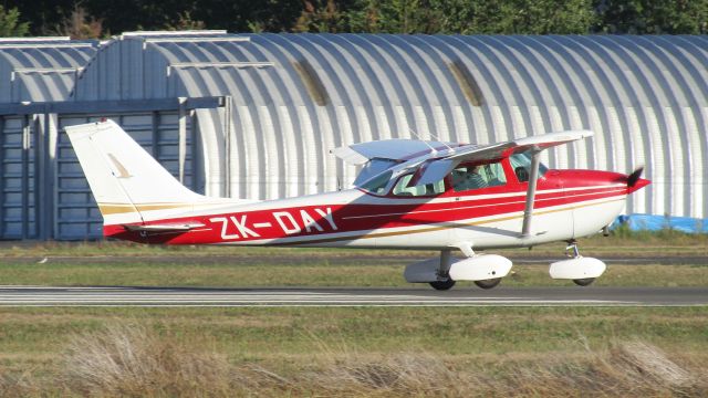 Cessna Skyhawk (ZK-DAY) - DAY touching down.