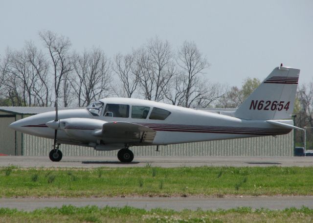 Piper Apache (N62654) - Turning onto runway 14 from taxiway Foxtrot at the Shreveport Downtown airport.