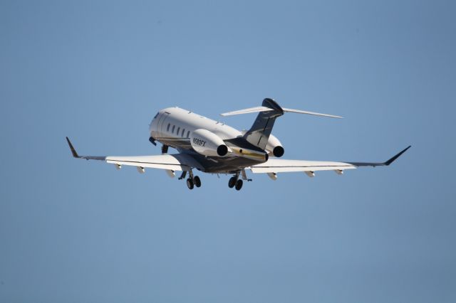 Bombardier Challenger 300 (N580FX)