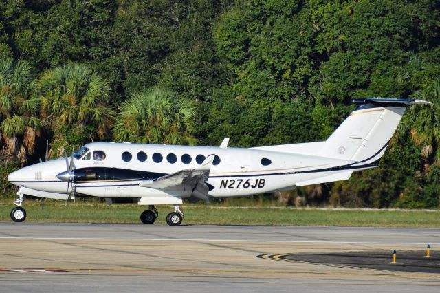 Beechcraft Super King Air 350 (N276JB) - Privately owned Beechcraft Super King Air 350 arriving into Tampa (TPA) from Naples (APF) via Runway 19R