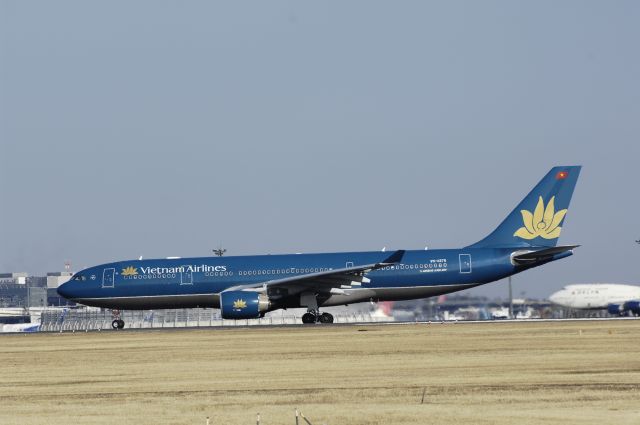 Airbus A330-200 (VN-A376) - Departure at NRT Airport R/W34L on 2012/01/04