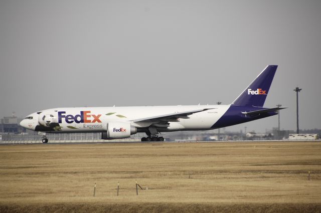 Boeing 777-200 (N892FD) - Departure at NRT Airport R/W34L on 2012/01/01 Panda Express c/s