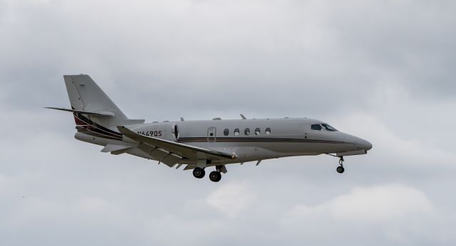 Cessna Citation Latitude (N649QS) - Final runway 5