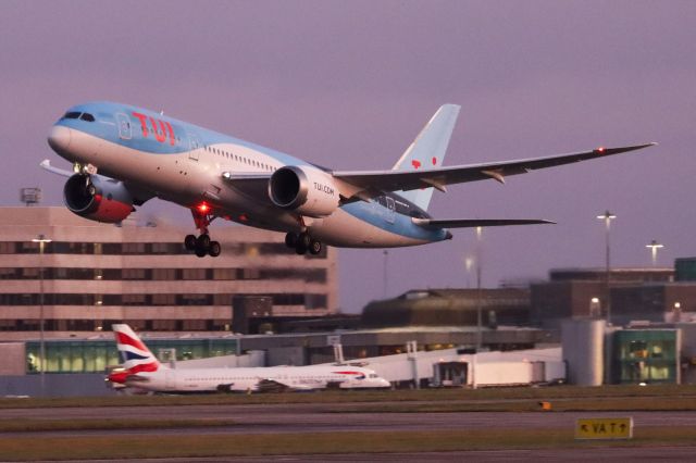 Boeing 787-8 (G-TUIC) - G-TUIC, with a short take off roll, positioning down to Gatwick