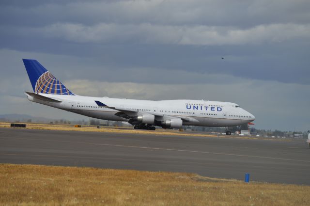 Boeing 747-400 (N122UA)