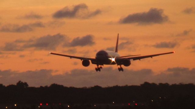 Boeing 777-200 (G-YMMF)
