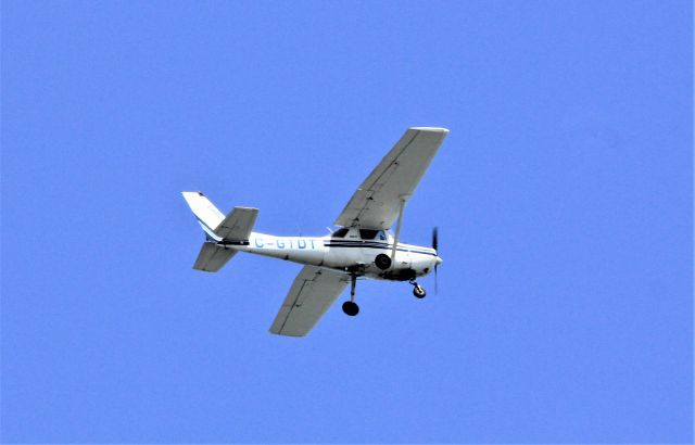 C-GTDT — - C-GTDT CESSNA 152 Cargair Ltee survolant le fleuve St-Laurent à Lavaltrie QC. le 16-07-2022 à 14:33
