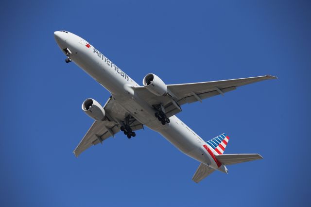 BOEING 777-300ER (N722AN)