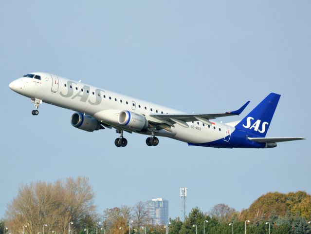 Embraer ERJ-190 (SE-RSO) - St. Magleby