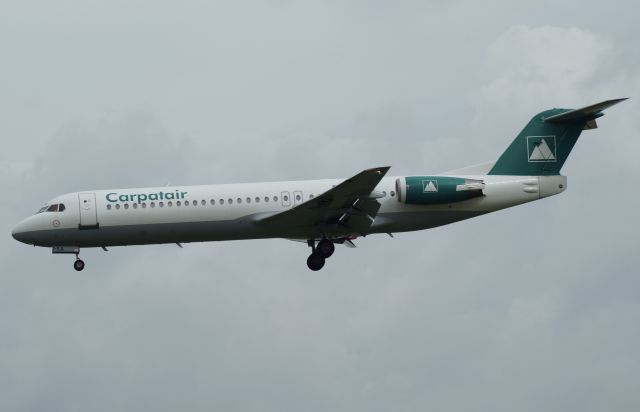 Fokker 100 (YR-FKA)