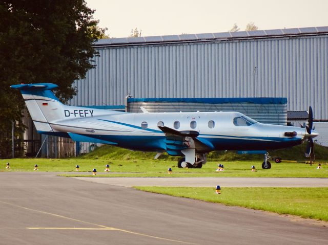 Pilatus PC-12 (D-FEFY) - Sonntagstour zum Flughafen Schwarze Heide 