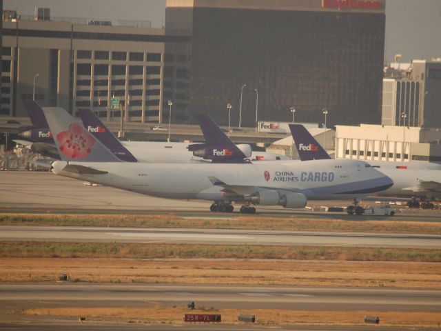 Boeing 747-400 (B-18711)