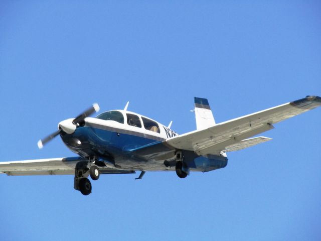 Mooney M-20 Turbo (N262RW) - Landing RWY 24