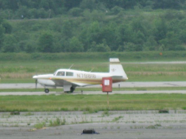 Mooney M-20 (N79818) - Taxiing back to runway 32.