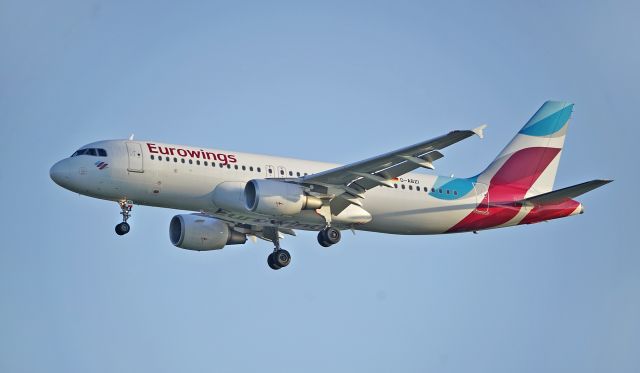 D-ABZI — - Eurowings D-ABZI final approach in the evening to DUS/EDDL RWY 05R, 08. Oct 2021