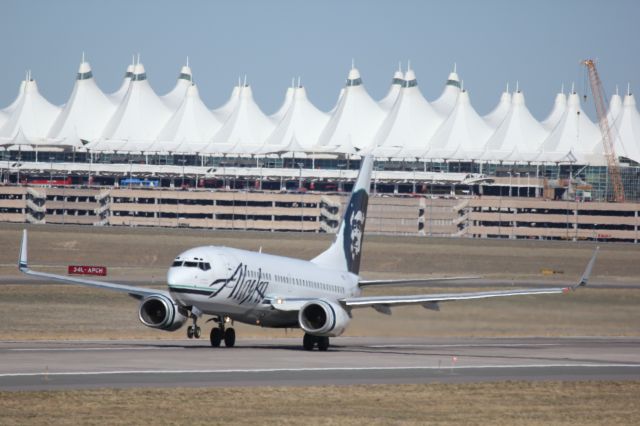 Boeing 737-700 (N617AS) - Taking off on runway 25.